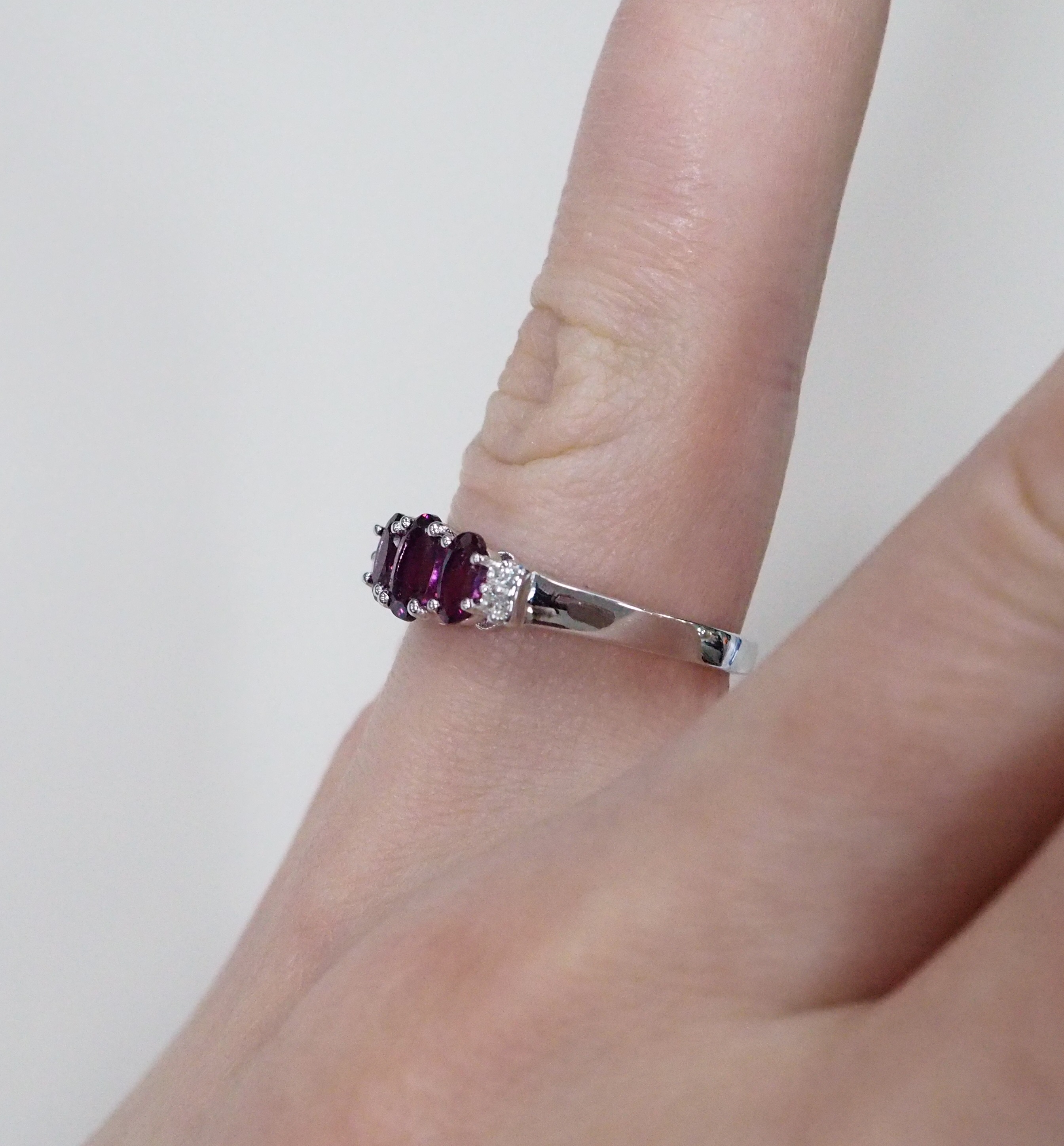 Серебряное кольцо с гранатами Умбалит